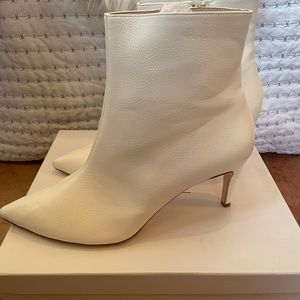 Raye Mazie Revolve ankle booties. White 9